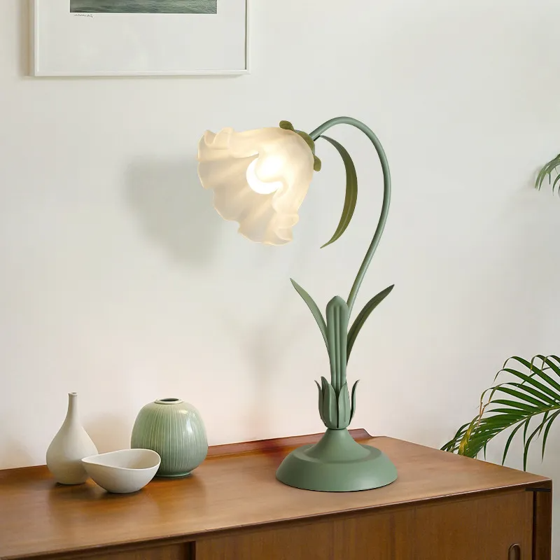 Lotusblommans Förtrollande Lampa