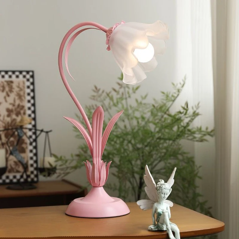 Lotusblommans Förtrollande Lampa