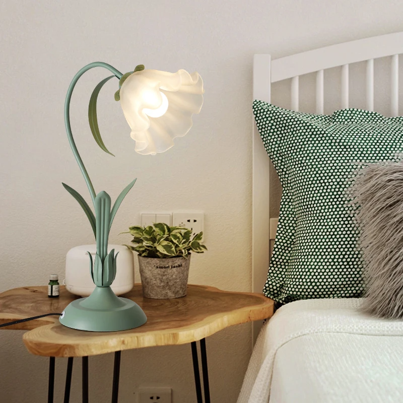 Lotusblommans Förtrollande Lampa