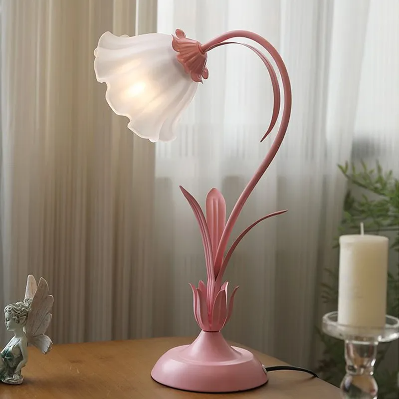 Lotusblommans Förtrollande Lampa
